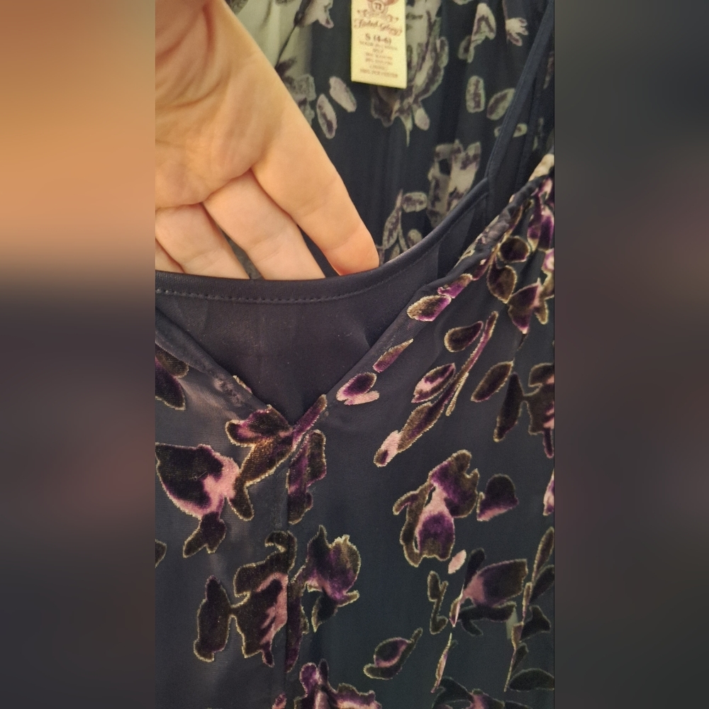 Faded Glory Semi-sheer, Soft, Velvet Floral design Top, with Tank set, flowy - Picture 3 of 10